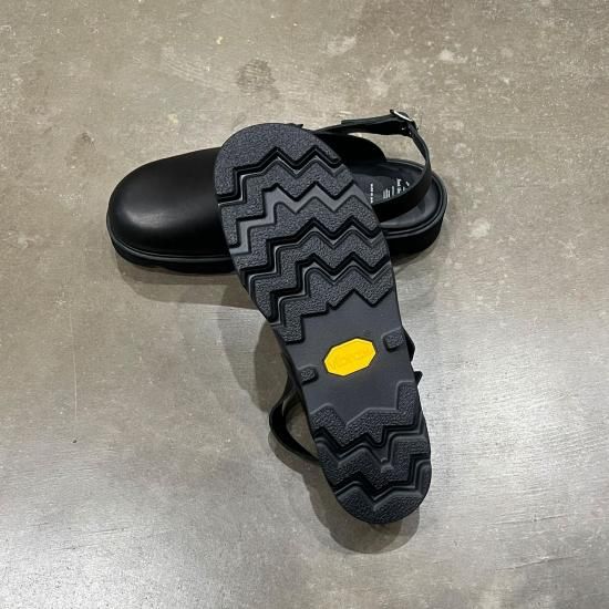 HALF BELT SANDALS (BLACK)